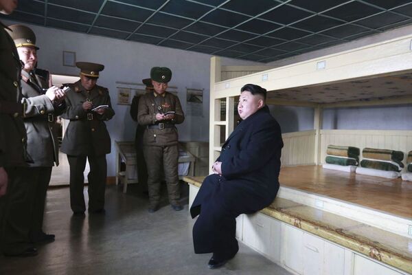 Kim Jong-un tại các đơn vị của quân đội Bắc Triều Tiên - Sputnik Việt Nam