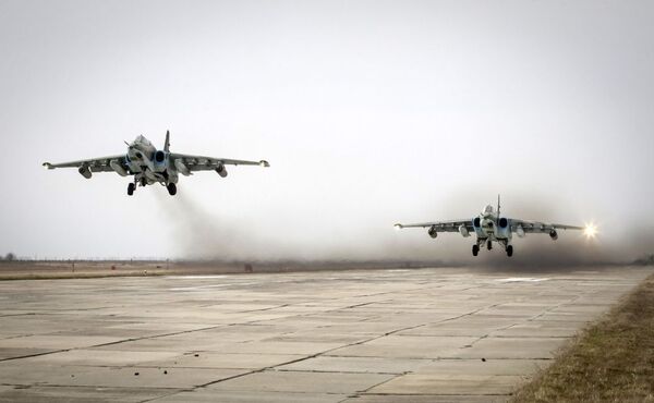 Máy bay tiêm kích Su-25 cất cánh trong  cuộc tập trận của Không quân Nga tại khu vực Stavropolsky - Sputnik Việt Nam