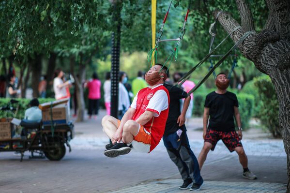 Những người đàn ông tập thể dục ở Thẩm Dương, Trung Quốc - Sputnik Việt Nam