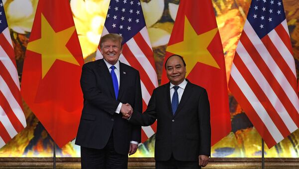 Donald Trump và Nguyễn Xuân Phúc - Sputnik Việt Nam