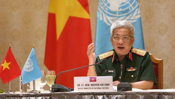 Thượng tướng Nguyễn Chí Vịnh, Thứ trưởng Bộ Quốc phòng phát biểu tại hội đàm. - Sputnik Việt Nam