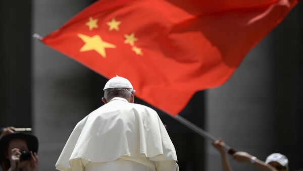 Giáo hoàng trên nền của lá cờ Trung Quốc - Sputnik Việt Nam