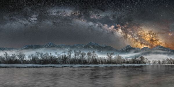 Bức ảnh Cold Night on the Yellowstone của nhiếp ảnh gia Mỹ Jake Mosher từ hạng mục Skyscapes  trong danh sách rút gọn của Insight Investment Astronomy Photographer of the Year 2020 - Sputnik Việt Nam