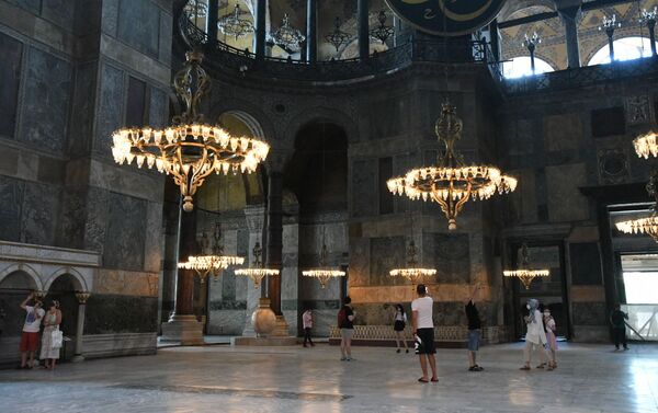 Bên trong Nhà thờ Sophia (Hagia Sophia) ở Istanbul, Thổ Nhĩ Kỳ  - Sputnik Việt Nam