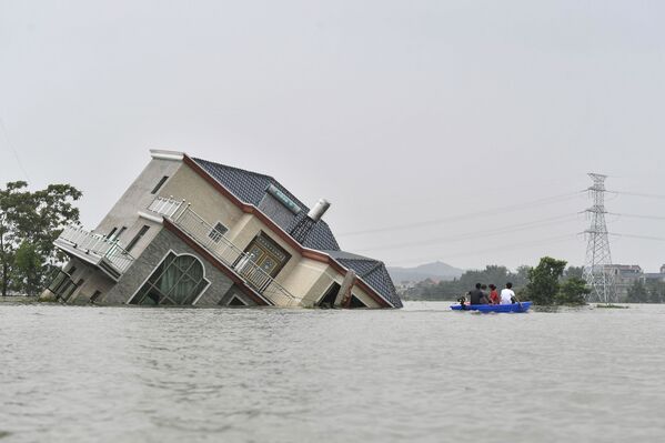 Ngôi làng chìm trong nước lụt ở tỉnh Giang Tây, Trung Quốc - Sputnik Việt Nam