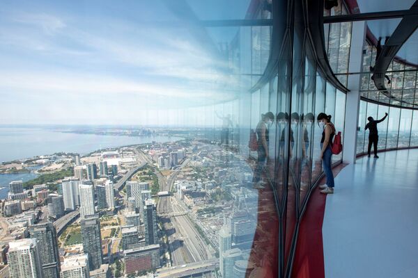 Ngắm nhìn thành phố từ tháp CN Tower ở Toronto - Sputnik Việt Nam
