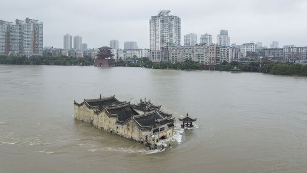 Đền Quan Âm (Guanyin) ở Vũ Hán bị ngập do mực nước sông Dương Tử dâng cao - Sputnik Việt Nam