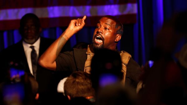 Rapper Kanye West trong cuộc họp chiến dịch đầu tiên của mình - Sputnik Việt Nam