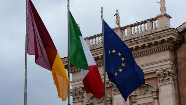 Những lá cờ của Rome, Ý và EU tại quảng trường Piazza del Campidoglio ở Rome - Sputnik Việt Nam
