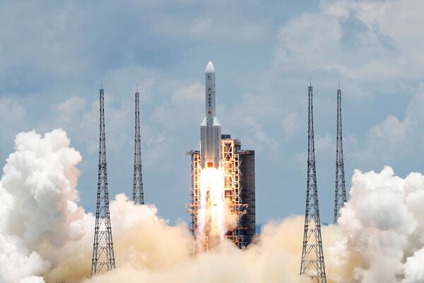 Tên lửa đẩy hạng nặng «Trường chinh-5» với tàu thăm dò Sao Hoả đầu tiên «Thiên vấn-1» của Trung Quốc xuất phát từ sân bay vũ trụ «Văn Xương» - Sputnik Việt Nam