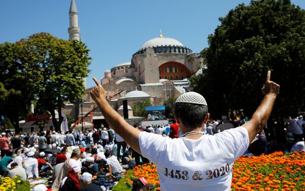 Người Hồi giáo tham gia buổi cầu nguyện đầu tiên sau 86 năm ở Hagia Sophia - Sputnik Việt Nam