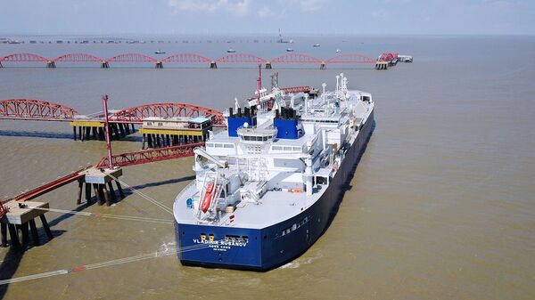Tàu chở dầu Nga Vladimir Rusanov với khí đốt tự nhiên hóa lỏng tại cảng Nam Thông, Trung Quốc - Sputnik Việt Nam