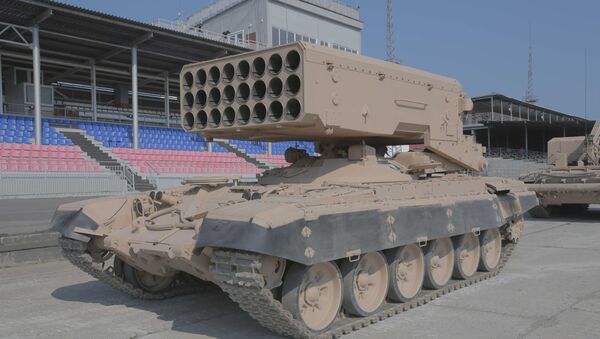 Giới thiệu hệ thống súng phun lửa hạng nặng TOS-1A tại thao trường Staratel ở Nizhny Tagil - Sputnik Việt Nam