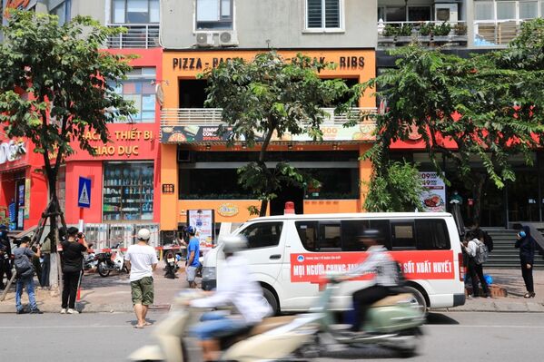 Tiệm bánh pizza ở Hà Nội, tại địa chỉ 106 Trần Thái Tông tạm thời ngừng hoạt động để ngăn chặn Covid-19. - Sputnik Việt Nam