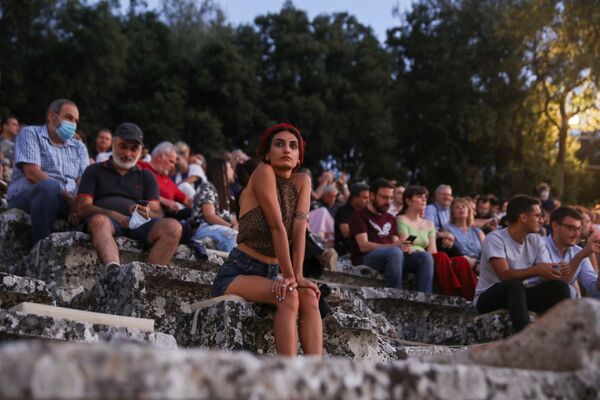 Khán giả tại nhà hát tròn cổ xưa tại Epidaurus - Sputnik Việt Nam