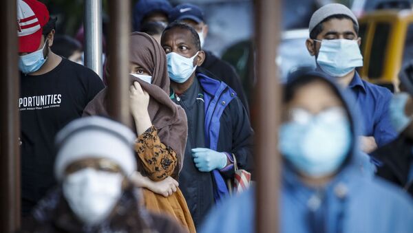 Những người có mặt nạ để bảo vệ chống lại coronavirus, Hoa Kỳ - Sputnik Việt Nam