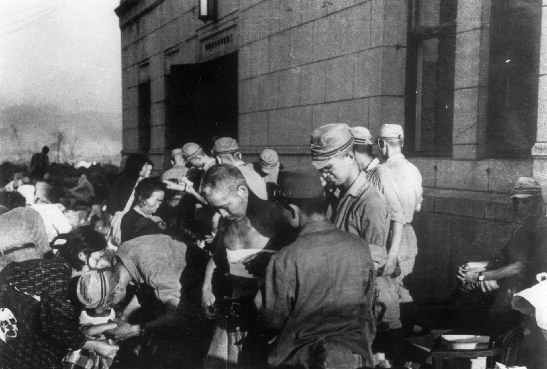 Những người bị thương được chăm sóc y tế sau vụ ném bom ở Hiroshima - Sputnik Việt Nam, 1920, 04.08.2023