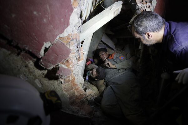 Quân đội Lebanon tìm kiếm những người sống sót sau vụ nổ lớn ở Beirut - Sputnik Việt Nam