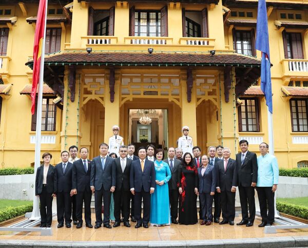 Việt Nam và ASEAN: Thêm bạn, bớt thù, tranh thủ sự ủng hộ quốc tế về vấn đề Biển Đông Việt Nam và ASEAN: Thêm bạn, bớt thù, tranh thủ sự ủng hộ quốc tế về vấn đề Biển Đông - Sputnik Việt Nam