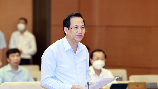 Bộ trưởng Bộ Lao động - Thương binh và Xã hội Đào Ngọc Dung trình bày tờ trình. - Sputnik Việt Nam