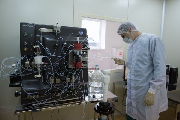 Sản xuất vắc xin chống COVID-19 tại nhà máy dược phẩm Binnopharm ở tỉnh Moskva - Sputnik Việt Nam