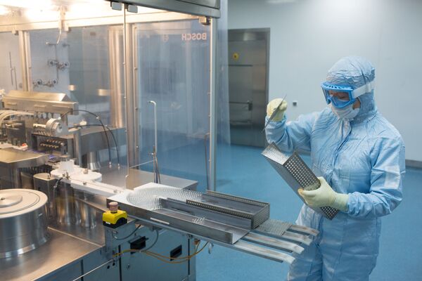Sản xuất vắc xin chống COVID-19 tại nhà máy dược phẩm Binnopharm ở tỉnh Moskva - Sputnik Việt Nam