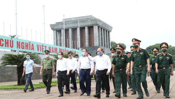 Thủ tướng Nguyễn Xuân Phúc kiểm tra công tác tu bổ định kỳ Lăng Chủ tịch Hồ Chí Minh năm 2020. - Sputnik Việt Nam