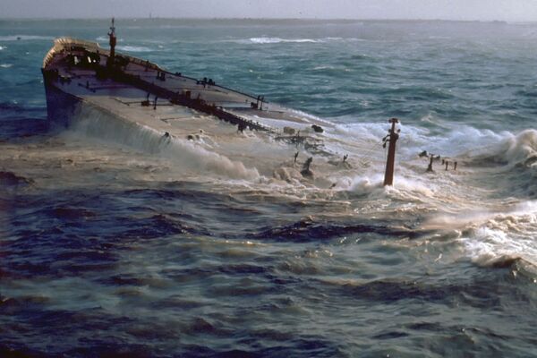 Siêu tàu bị chìm Amoco Cadiz và vụ tràn dầu ở Pháp, 1978 - Sputnik Việt Nam