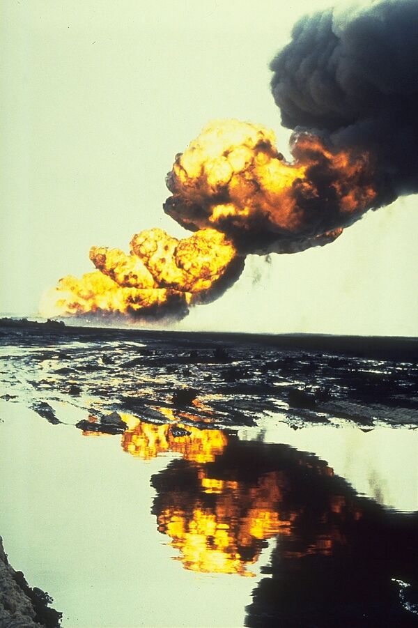 Cháy dầu ở Kuwait trong thời gian Chiến tranh vùng Vịnh, 1991 - Sputnik Việt Nam