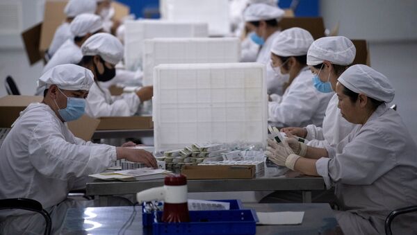 Đóng gói vắc xin tại Yisheng Biopharma, Trung Quốc. - Sputnik Việt Nam