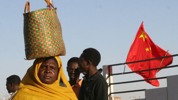 Người Sudan trên nền cờ Trung Quốc - Sputnik Việt Nam
