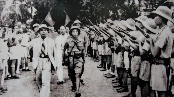 Các thành viên tổ chức chính tri-quân sự Việt Minh thời Cách mạng tháng Tám năm 1945 ở Việt Nam. - Sputnik Việt Nam