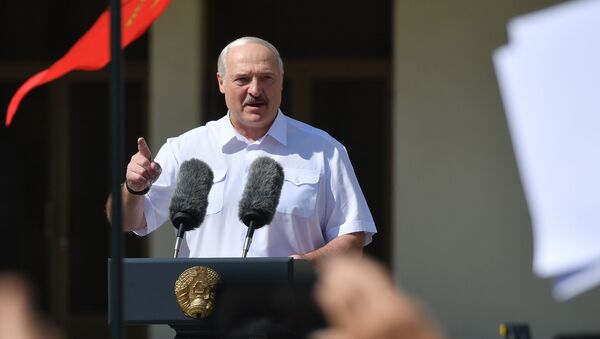 Tổng thống Belarus Alexander Lukashenko phát biểu tại một cuộc mít tinh - Sputnik Việt Nam