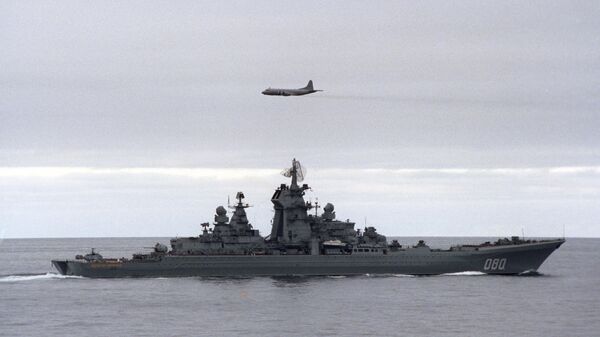 Tập trận ở biển Barents. Tàu tuần dương bọc thép mang tên lửa hạt nhân hạng nặng Đô đốc Nakhimov và máy bay tuần tra Orion - Sputnik Việt Nam