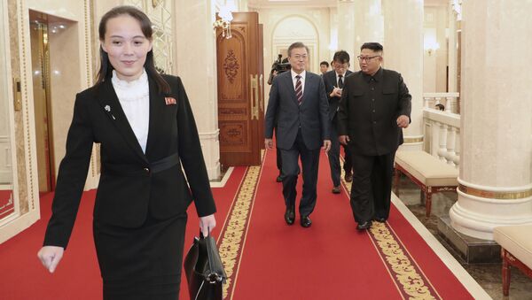 Em gái của nhà lãnh đạo Triều Tiên Kim Jong-un Kim Ye-jong trong cuộc gặp giữa lãnh đạo CHDCND Triều Tiên và Tổng thống Hàn Quốc tại Bình Nhưỡng - Sputnik Việt Nam