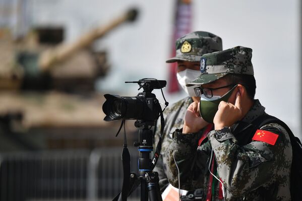 Các quân nhân Trung Quốc tại lễ khai mạc Diễn đàn Quân sự và Kỹ thuật Quốc tế Army 2020 ở công viên Quân sự - Yêu nước Patriot - Sputnik Việt Nam
