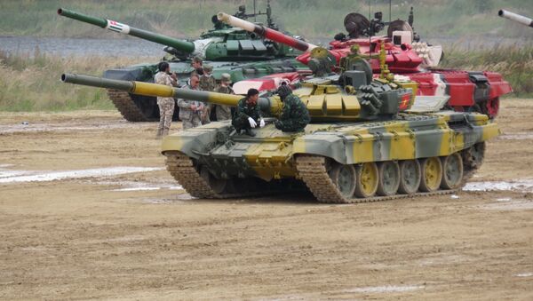 Kíp tăng của Trần Viết Hải trên đường đua Tank Biathlon 2020 ngày 24/8. - Sputnik Việt Nam