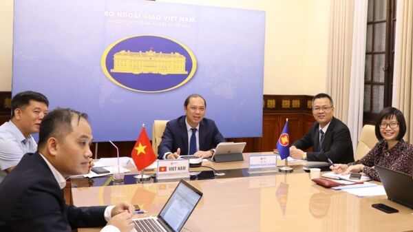 Thứ trưởng Bộ Ngoại giao Nguyễn Quốc Dũng, Trưởng SOM ASEAN của Việt Nam phát biểu - Sputnik Việt Nam