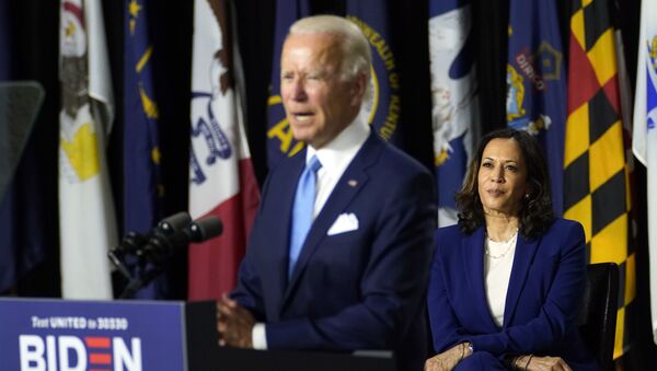 Democratic presidential candidate former Vice President Joe Biden speaks during a campaign event with his running mate Sen. Kamala Harris, D-Calif., at Alexis Dupont High School in Wilmington, Del., Wednesday, Aug. 12, 2020. (AP Photo/Carolyn Kaster) - Sputnik Việt Nam