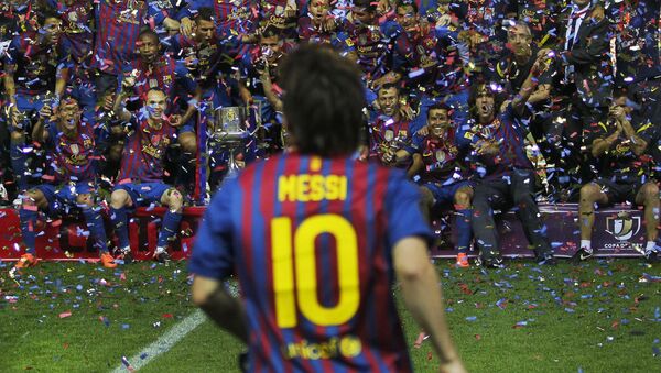 Lionel Messi ăn mừng chiến thắng cùng với đội bóng của mình - Sputnik Việt Nam