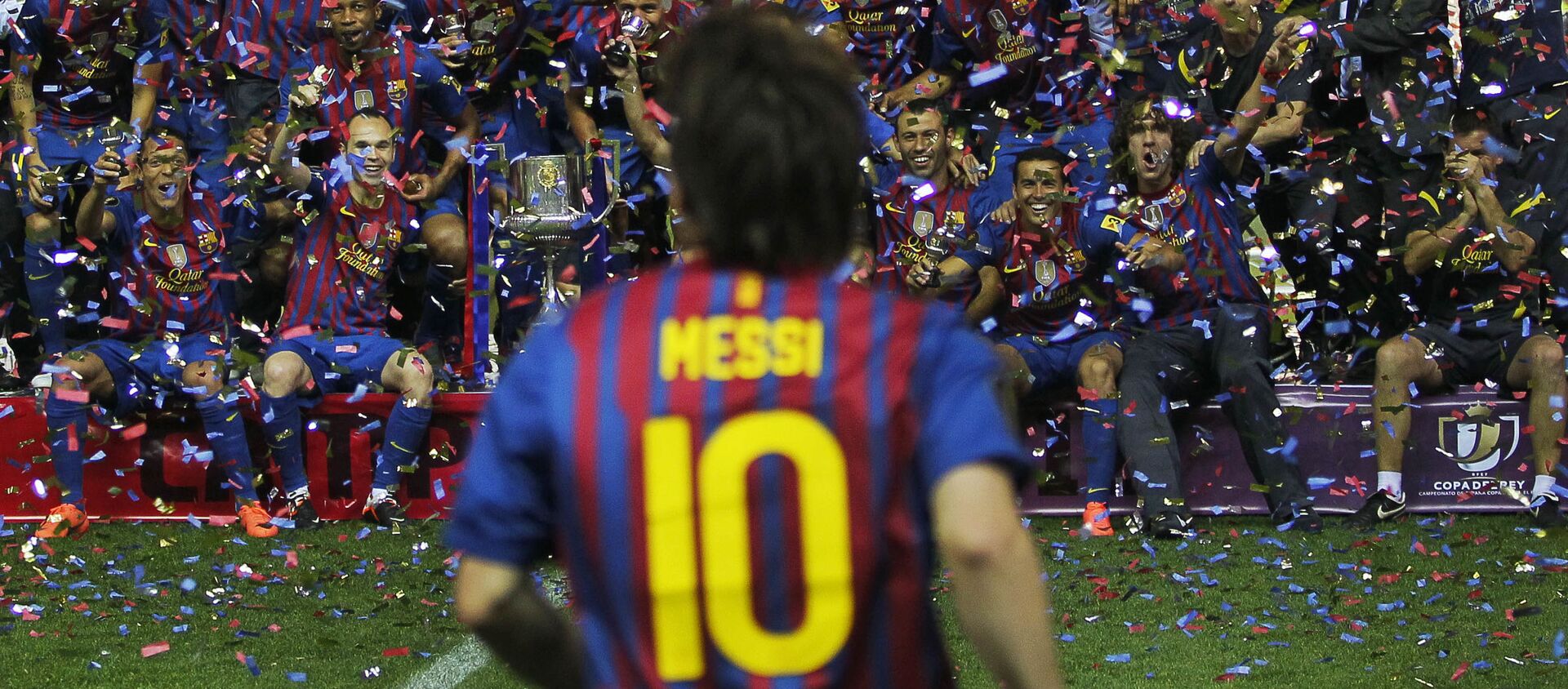Lionel Messi ăn mừng chiến thắng cùng với đội bóng của mình - Sputnik Việt Nam, 1920, 23.12.2020