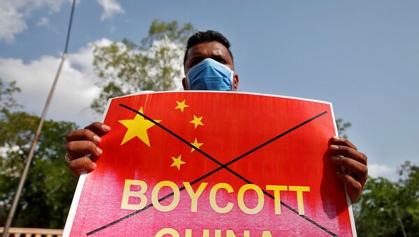 Người đàn ông với tấm áp phích tẩy chay Trung Quốc ở Ấn Độ - Sputnik Việt Nam