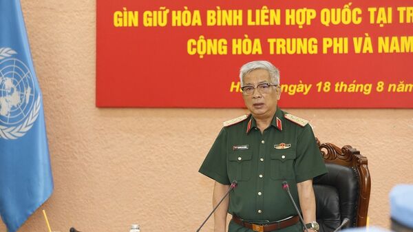 Thượng tướng Nguyễn Chí Vịnh, Thứ trưởng Bộ Quốc phòng giao nhiệm vụ cho các sĩ quan đi làm nhiệm vụ gìn giữ hòa bình Liên hợp quốc - Sputnik Việt Nam