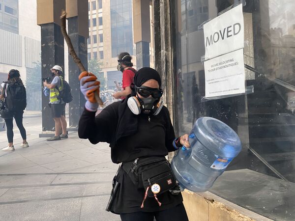 Đụng độ giữa người biểu tình và lực lượng an ninh ở Beirut - Sputnik Việt Nam