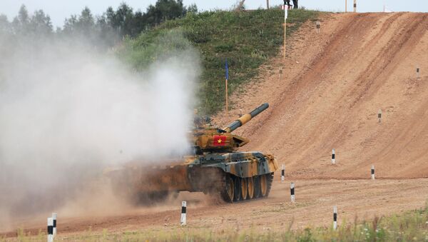  Xe tăng T-72 của đội tuyển Việt Nam tại buổi thi đấu của các kíp xe tăng trong khuôn khổ cuộc thi Tank Biathlon 2020 tại bãi tập Alabino.   - Sputnik Việt Nam