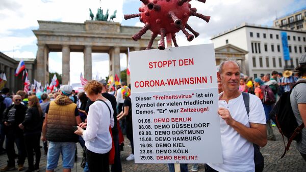 Người biểu tình chống lại các hạn chế COVID-19 ở Berlin - Sputnik Việt Nam