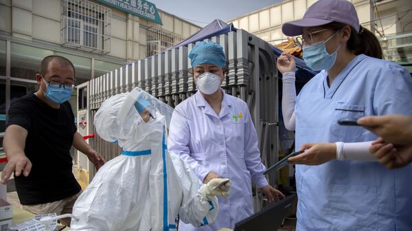 Nhân viên y tế Trung Quốc xét nghiệm coronavirus - Sputnik Việt Nam