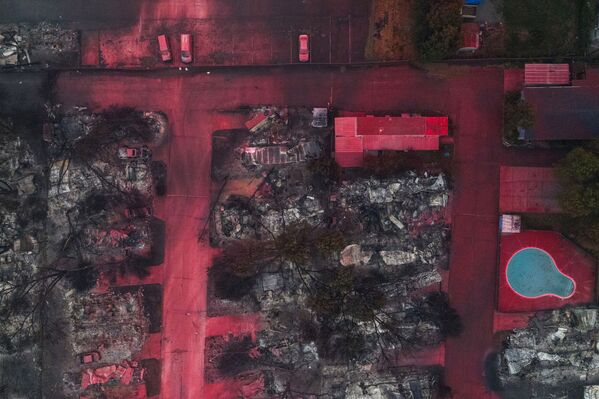 Quang cảnh các tòa nhà và đường phố phủ vật liệu chống cháy ở Oregon - Sputnik Việt Nam