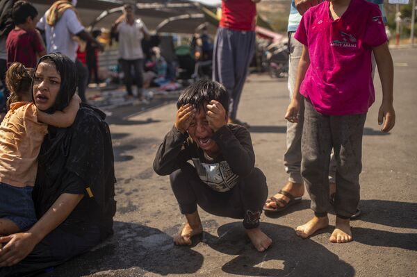 Cậu bé trong cuộc đụng độ với cảnh sát trên đảo Lesvos - Sputnik Việt Nam