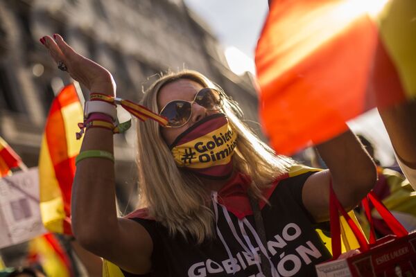 Người phụ nữ biểu tình chống chính phủ ở Madrid, Tây Ban Nha - Sputnik Việt Nam